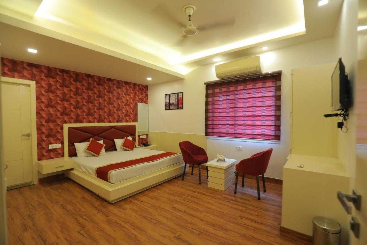Hotel Sahib'S Red Carpet - The Family & Corporate Hotel Agra  Dış mekan fotoğraf