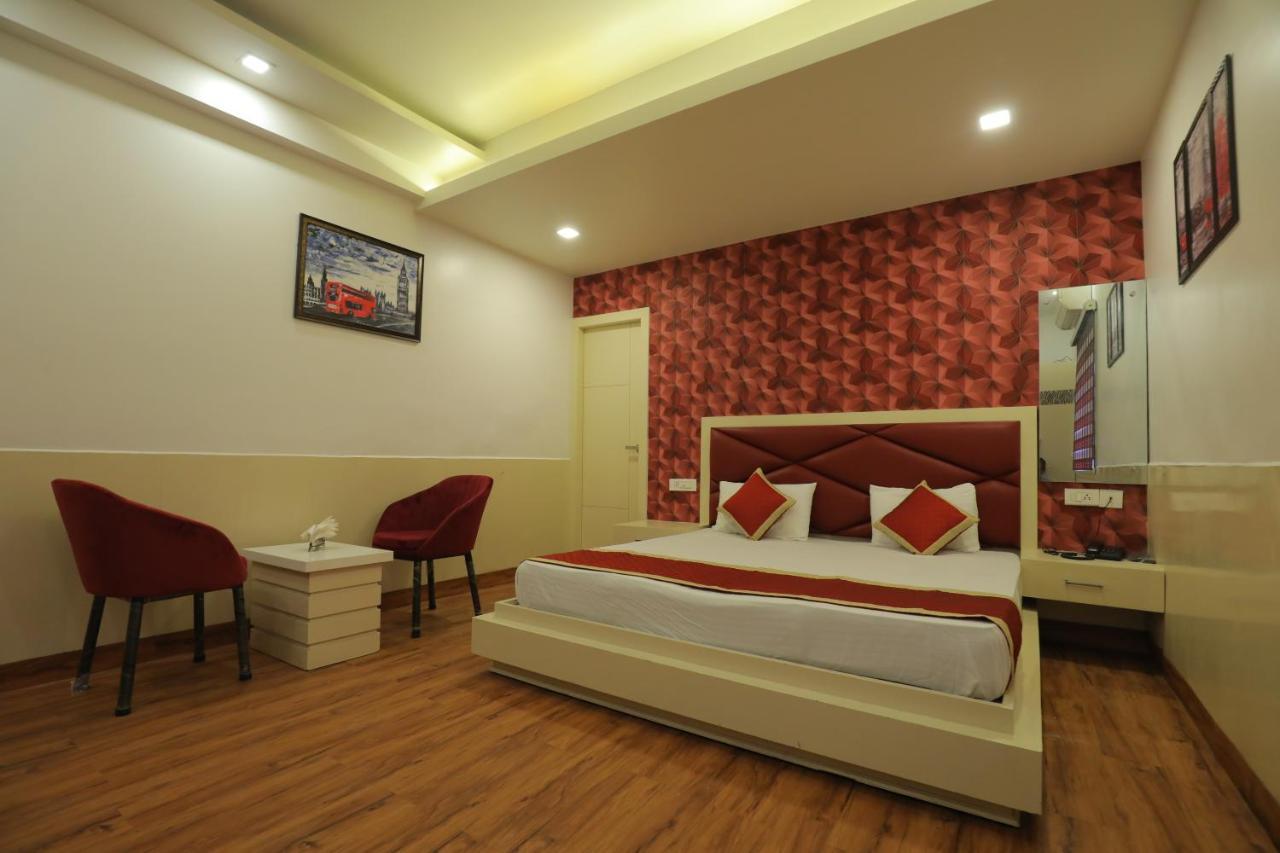 Hotel Sahib'S Red Carpet - The Family & Corporate Hotel Agra  Dış mekan fotoğraf