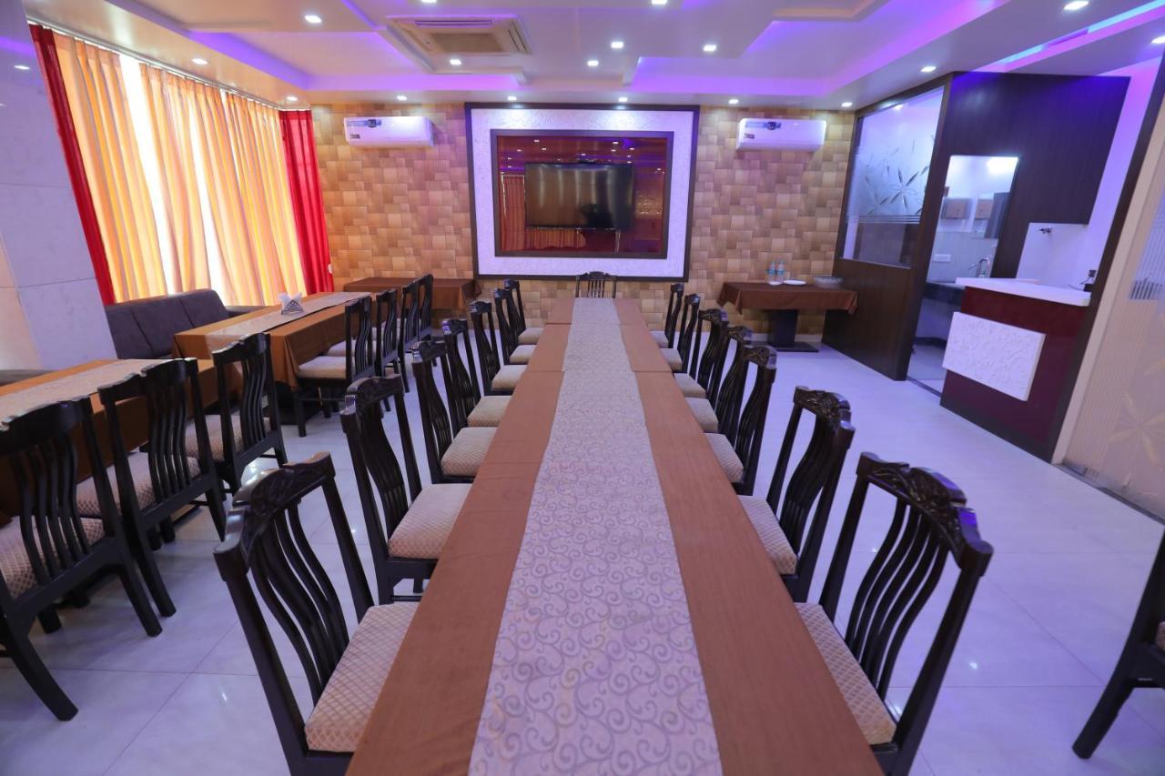Hotel Sahib'S Red Carpet - The Family & Corporate Hotel Agra  Dış mekan fotoğraf