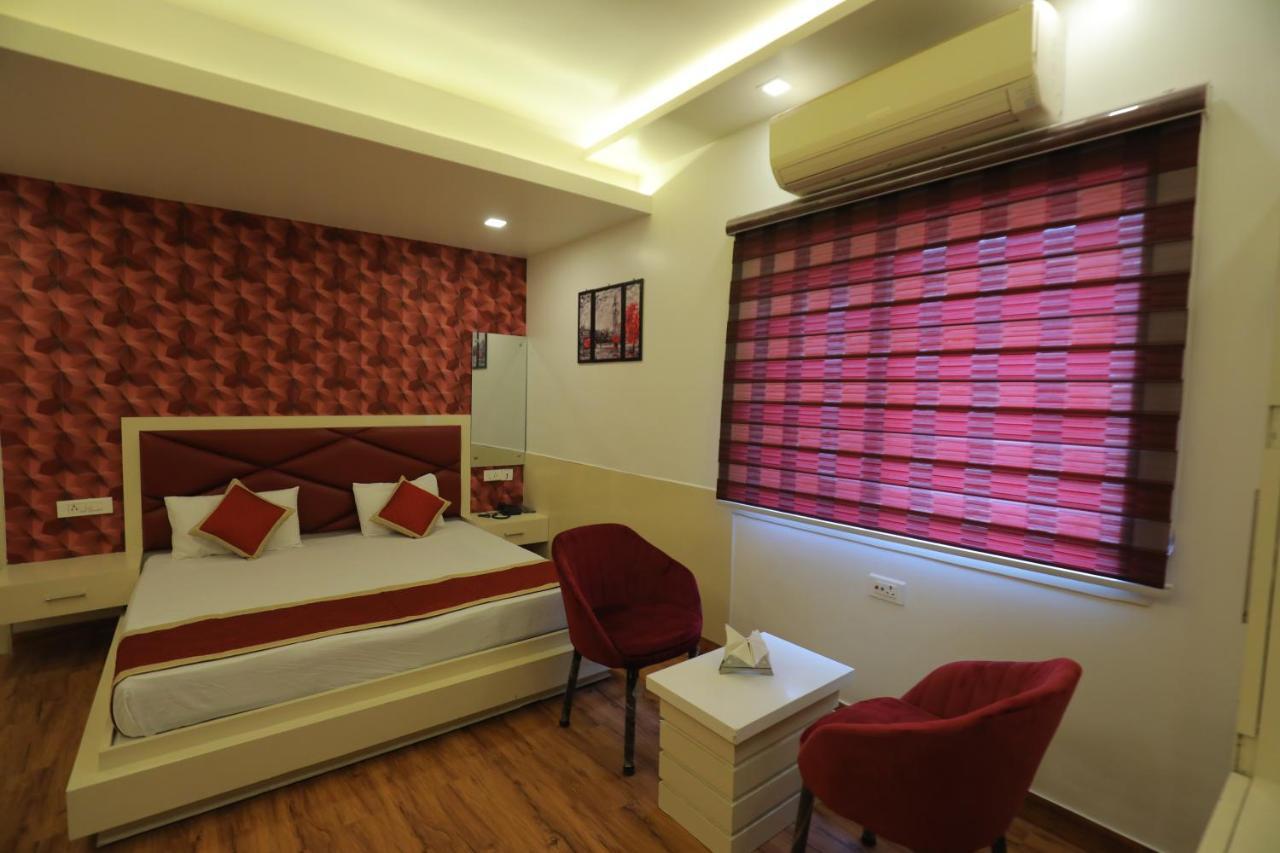 Hotel Sahib'S Red Carpet - The Family & Corporate Hotel Agra  Dış mekan fotoğraf