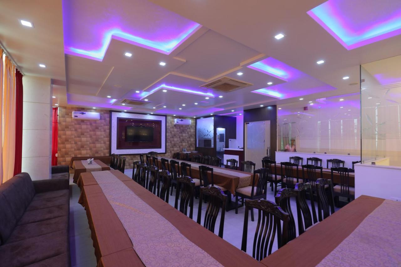 Hotel Sahib'S Red Carpet - The Family & Corporate Hotel Agra  Dış mekan fotoğraf