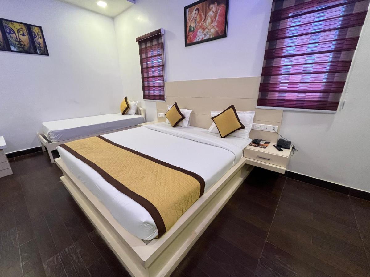 Hotel Sahib'S Red Carpet - The Family & Corporate Hotel Agra  Oda fotoğraf